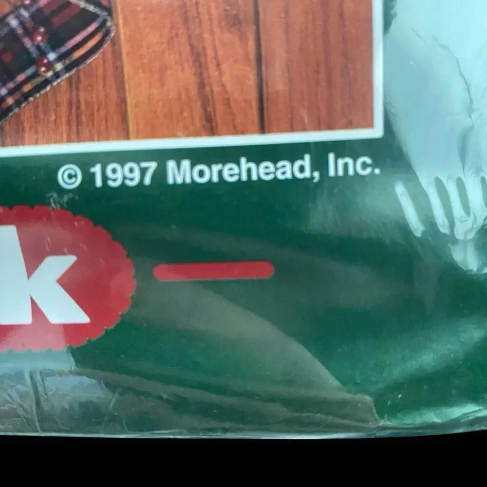 J&P Coats Plaid Bear Latch Hook Rug Kit 1997 Sealed in Package